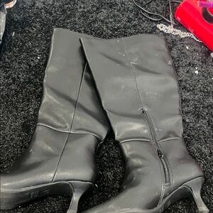 Elegant Black Heeled Boots